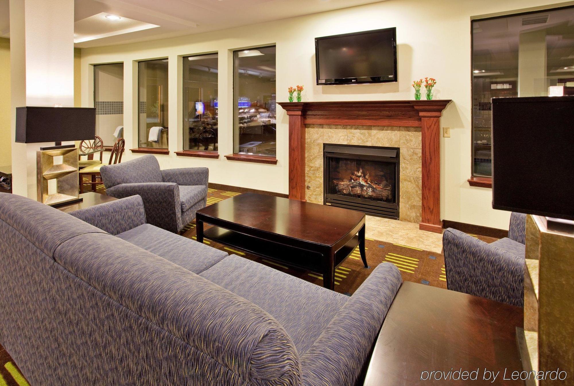 Holiday Inn Express Hotel & Suites St. Charles, An Ihg Hotel Saint Charles Interior photo