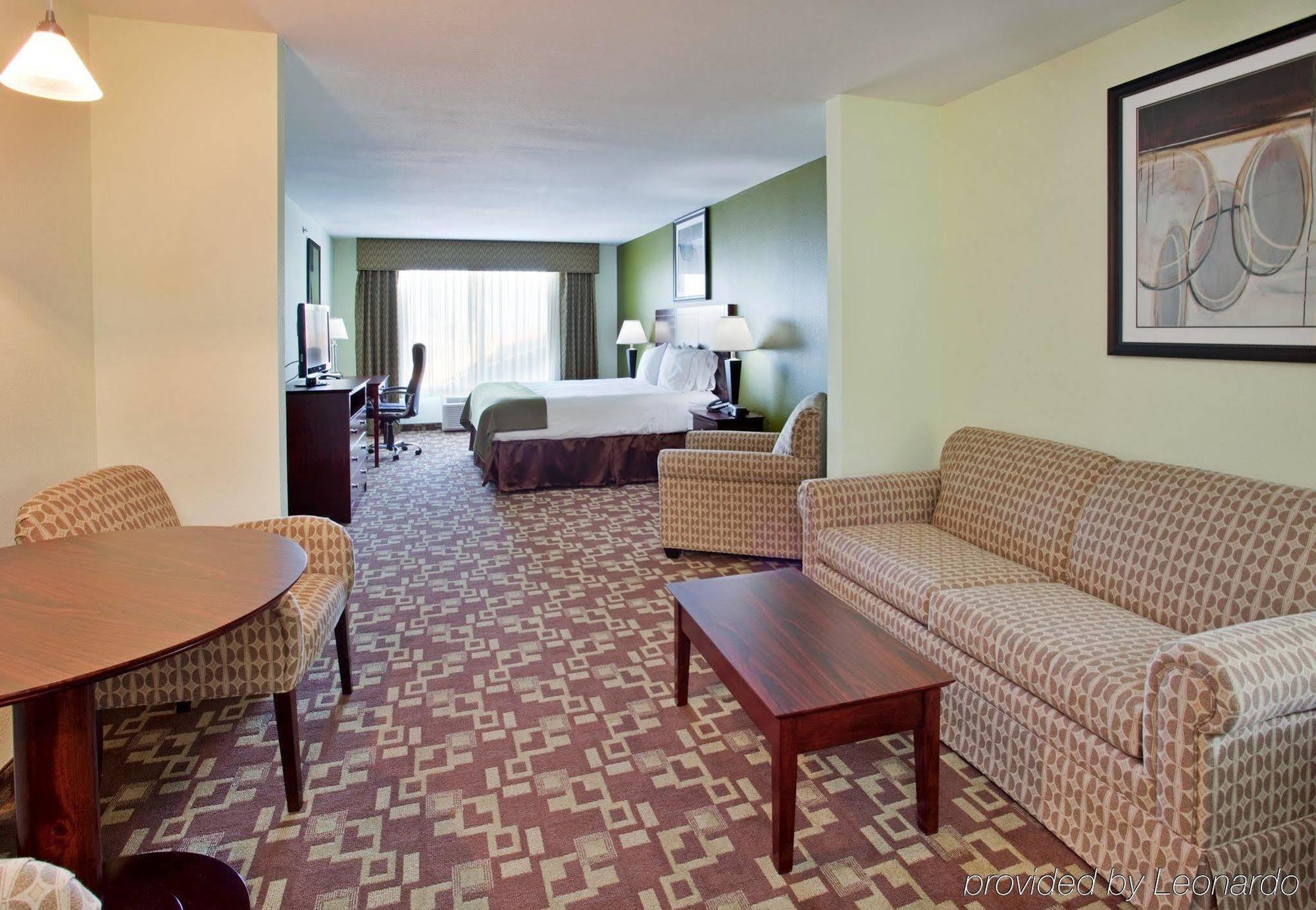 Holiday Inn Express Hotel & Suites St. Charles, An Ihg Hotel Saint Charles Room photo