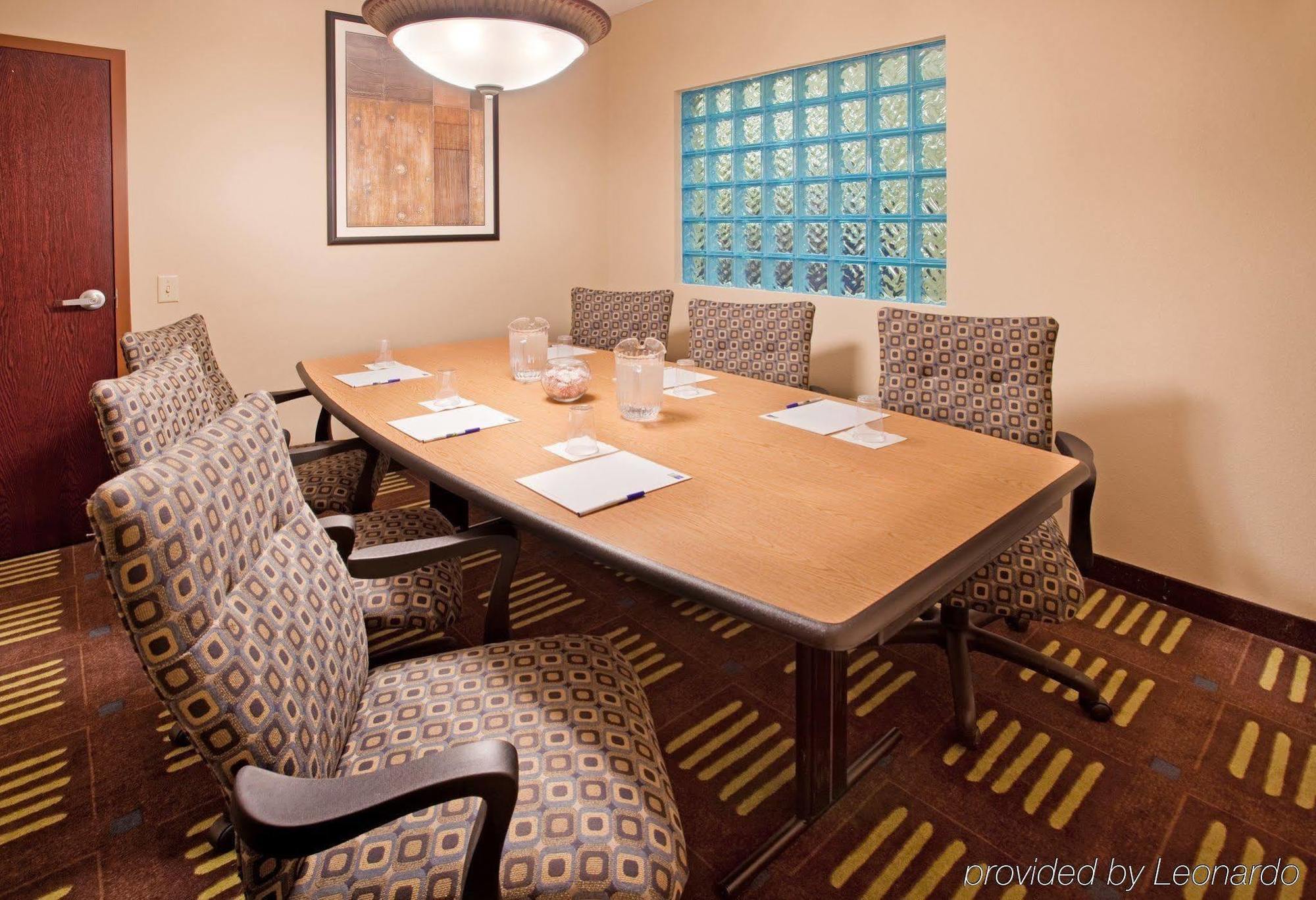 Holiday Inn Express Hotel & Suites St. Charles, An Ihg Hotel Saint Charles Facilities photo