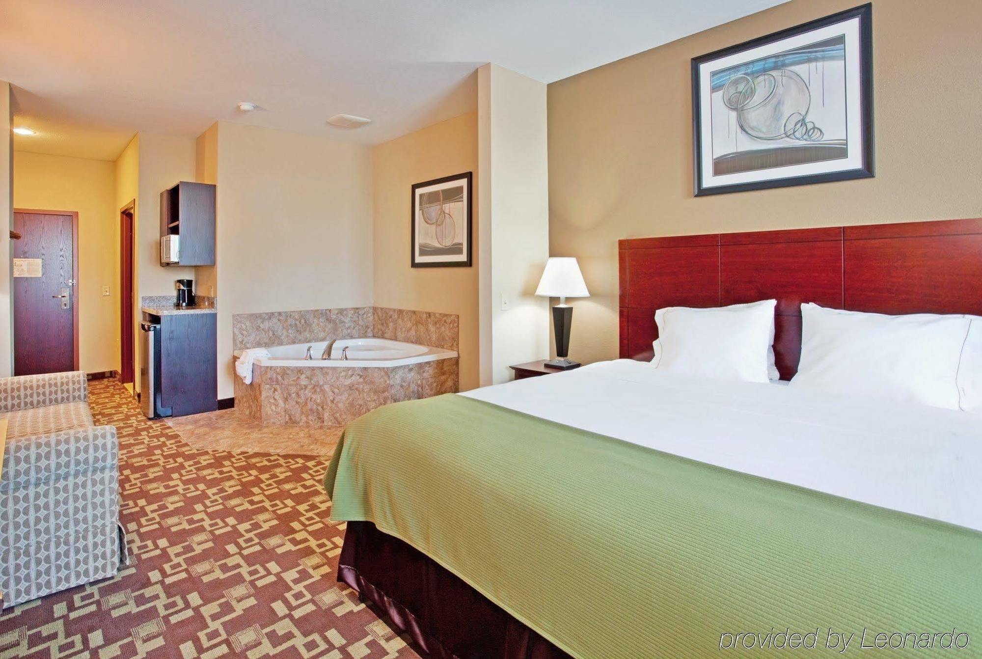 Holiday Inn Express Hotel & Suites St. Charles, An Ihg Hotel Saint Charles Room photo