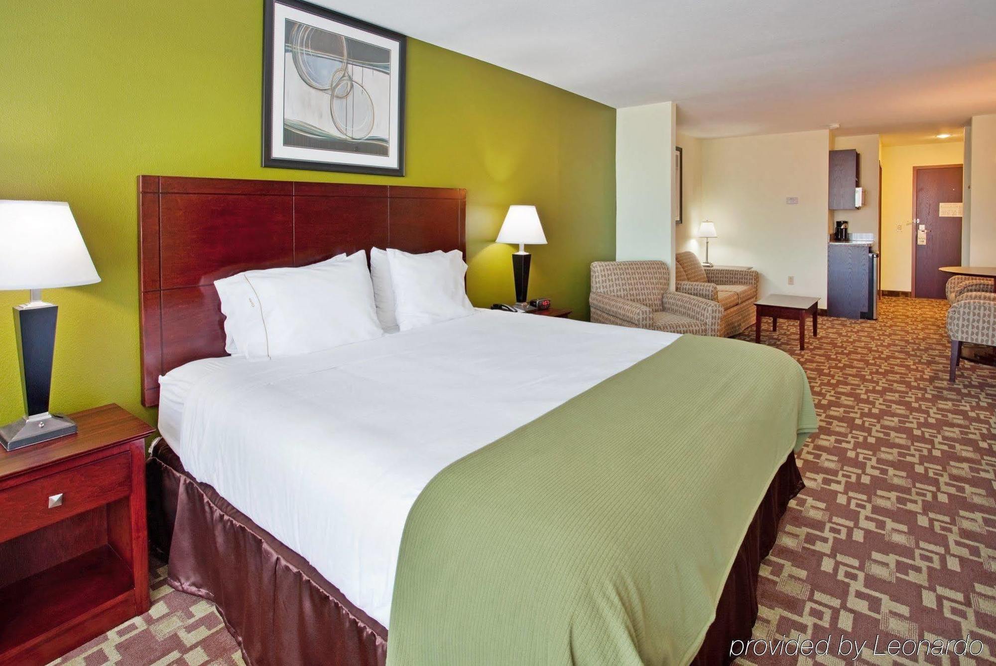 Holiday Inn Express Hotel & Suites St. Charles, An Ihg Hotel Saint Charles Room photo