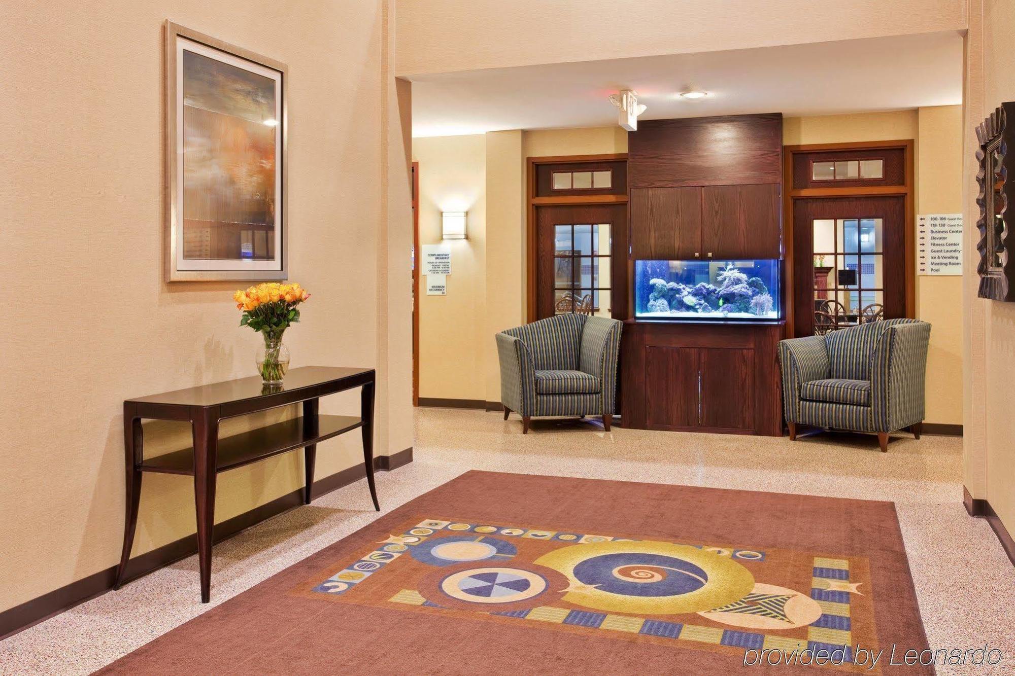 Holiday Inn Express Hotel & Suites St. Charles, An Ihg Hotel Saint Charles Interior photo